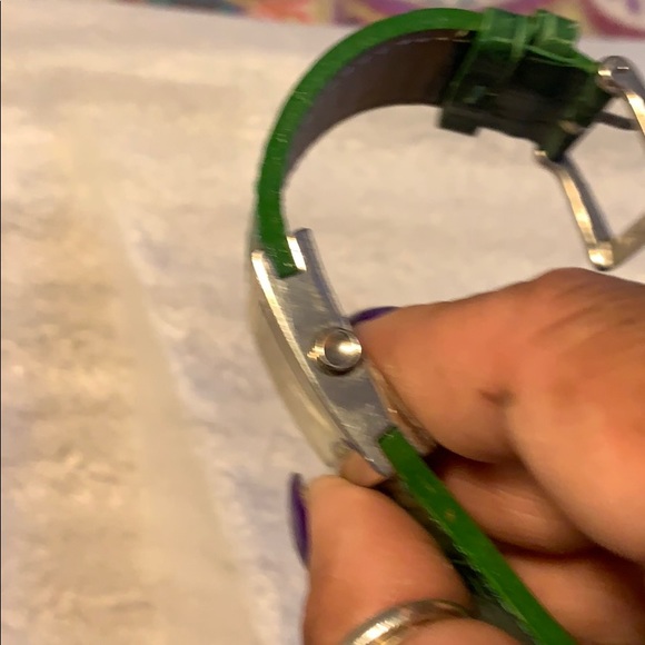 Needs battery - Picture 4 of 5